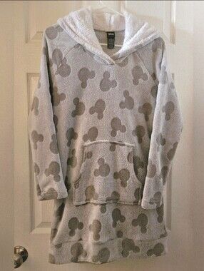 NWOT Disney Pull-Over Lounger Robe